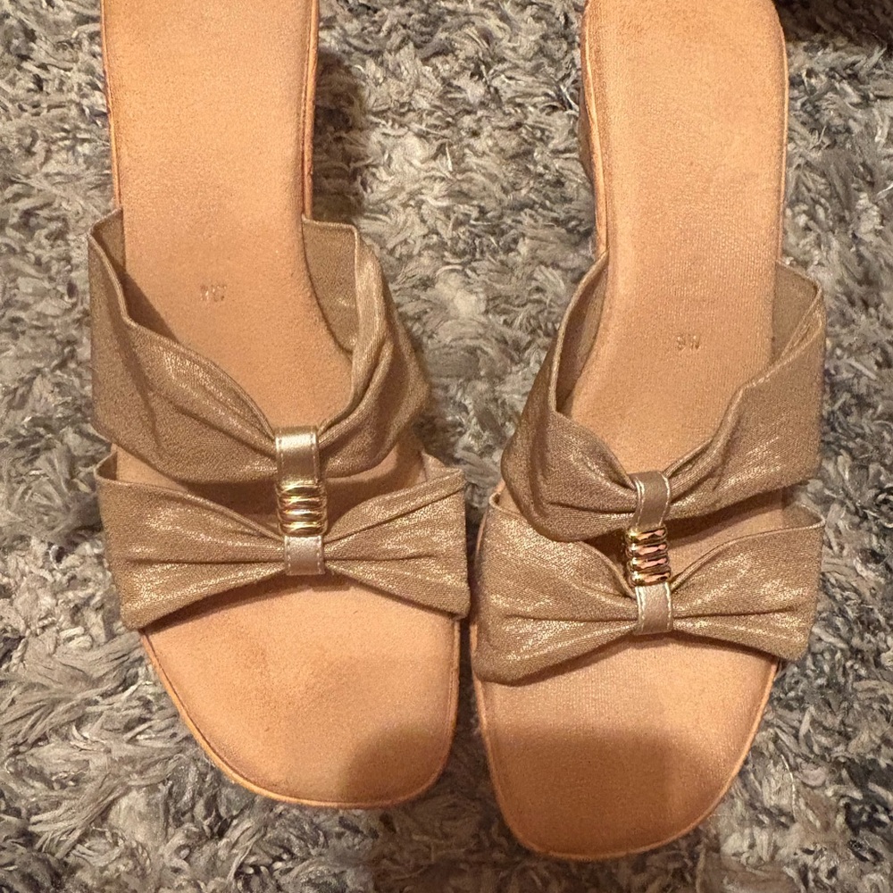 Italian Shoemakers Gold Bow Sandals